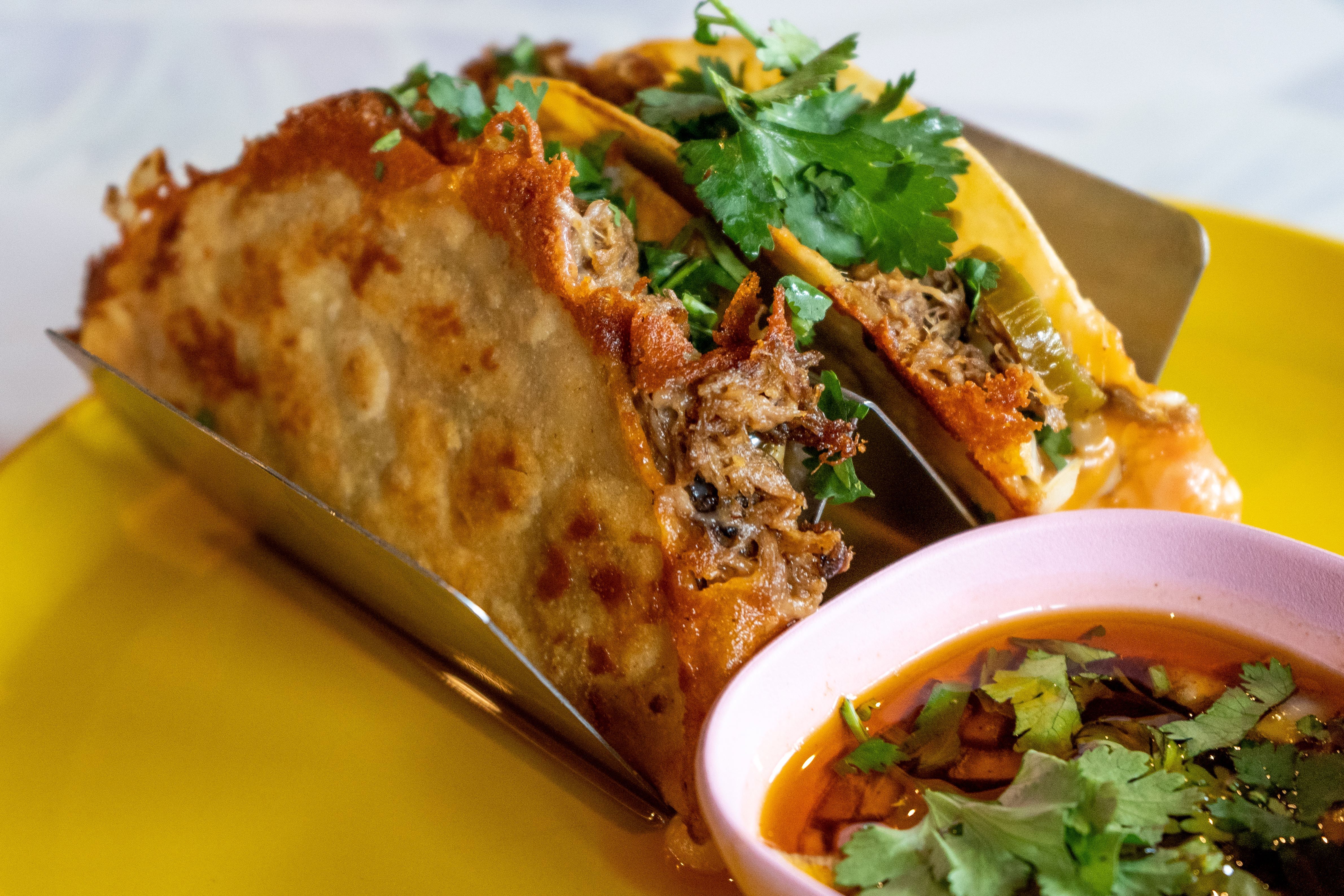 Quesabirria-Taco_18676695-30C7-4B19-90831072017847A2_f4cc0546-8e33-4de3-b9b46c172be4385e