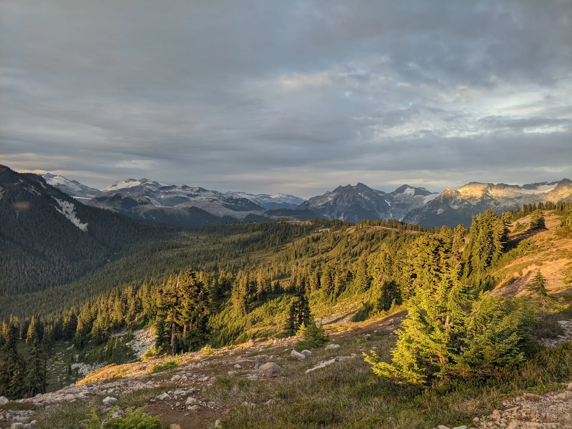 Views along Paul Ridge on the way to Elfin Lakes