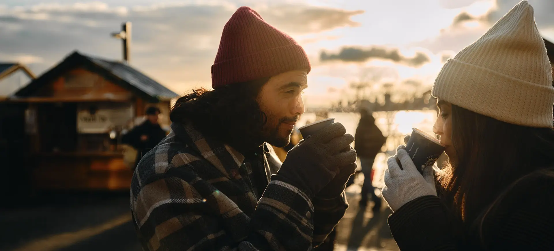 w-1920h-1080-3f38e4-KS099-HK-DvanHoliday24-Shipyards-XmasMarket-03564