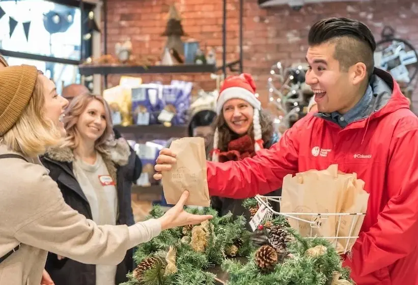 w-999h-562-5b0c51-FT_christmas_classics-107