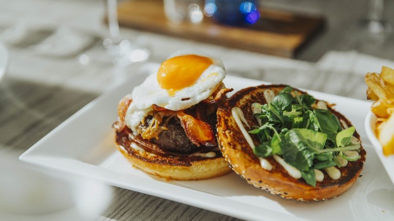 holts-cafe-vancouver_wagyu-burger