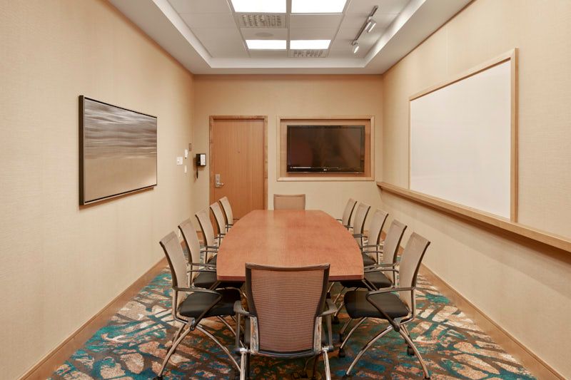 RI_YVRDR_boardroom-V1_DBEABD2D-4656-40E6-B1F26557513EE62D_48a563fe-4fc1-43cc-ba81d4d0239c5a31