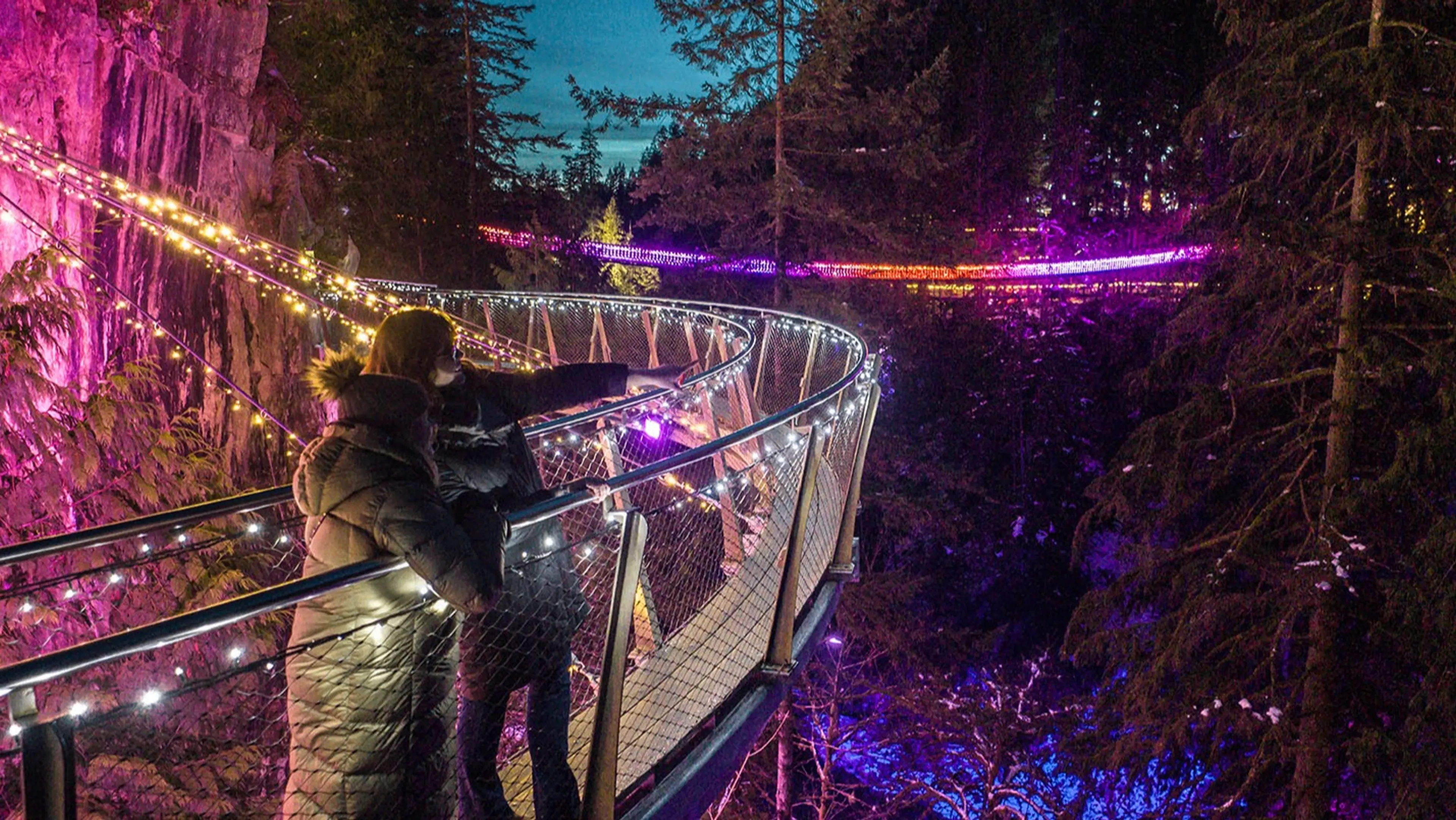 w-1429h-804-6720ee-Love Lights Cliffwalk with Bridge