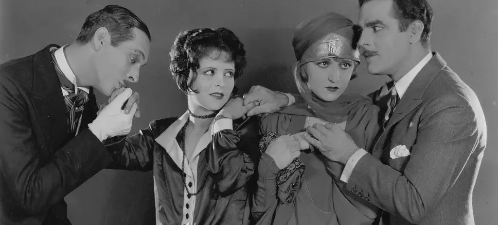 w-1024h-576-d8bda2-Movie-It-1927_d2768469-b0c4-4db3-abb4-38ce3f22fa44_1024x1024