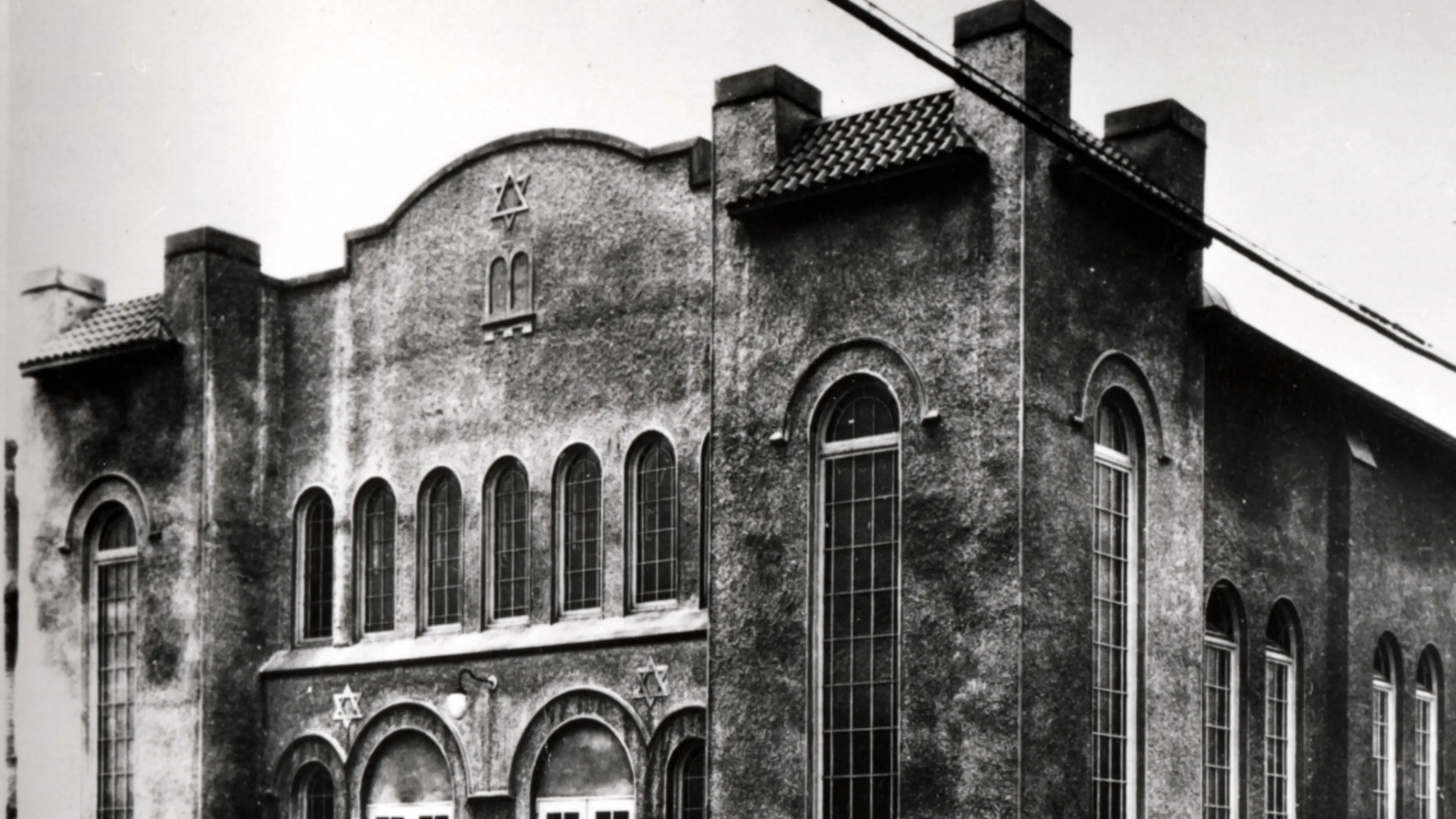 w-4234h-2381-30efa9-w-8410h-4731-862821-L