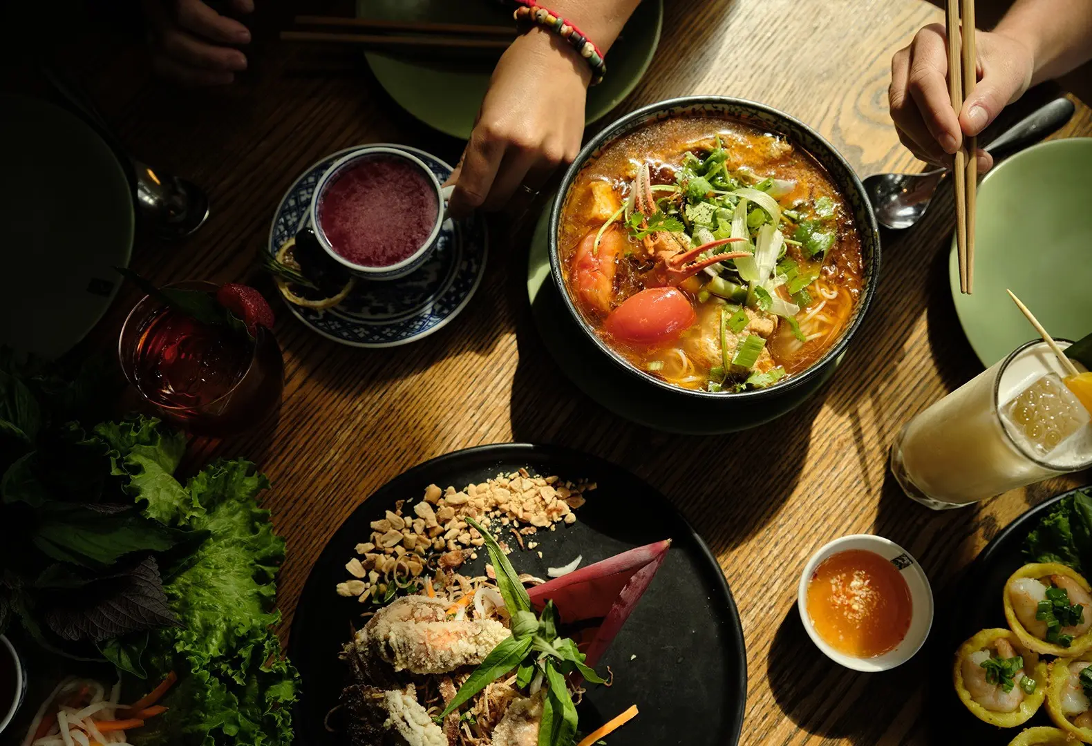 KS078-HK-Dvan2023-02279v1_Anh and Chi