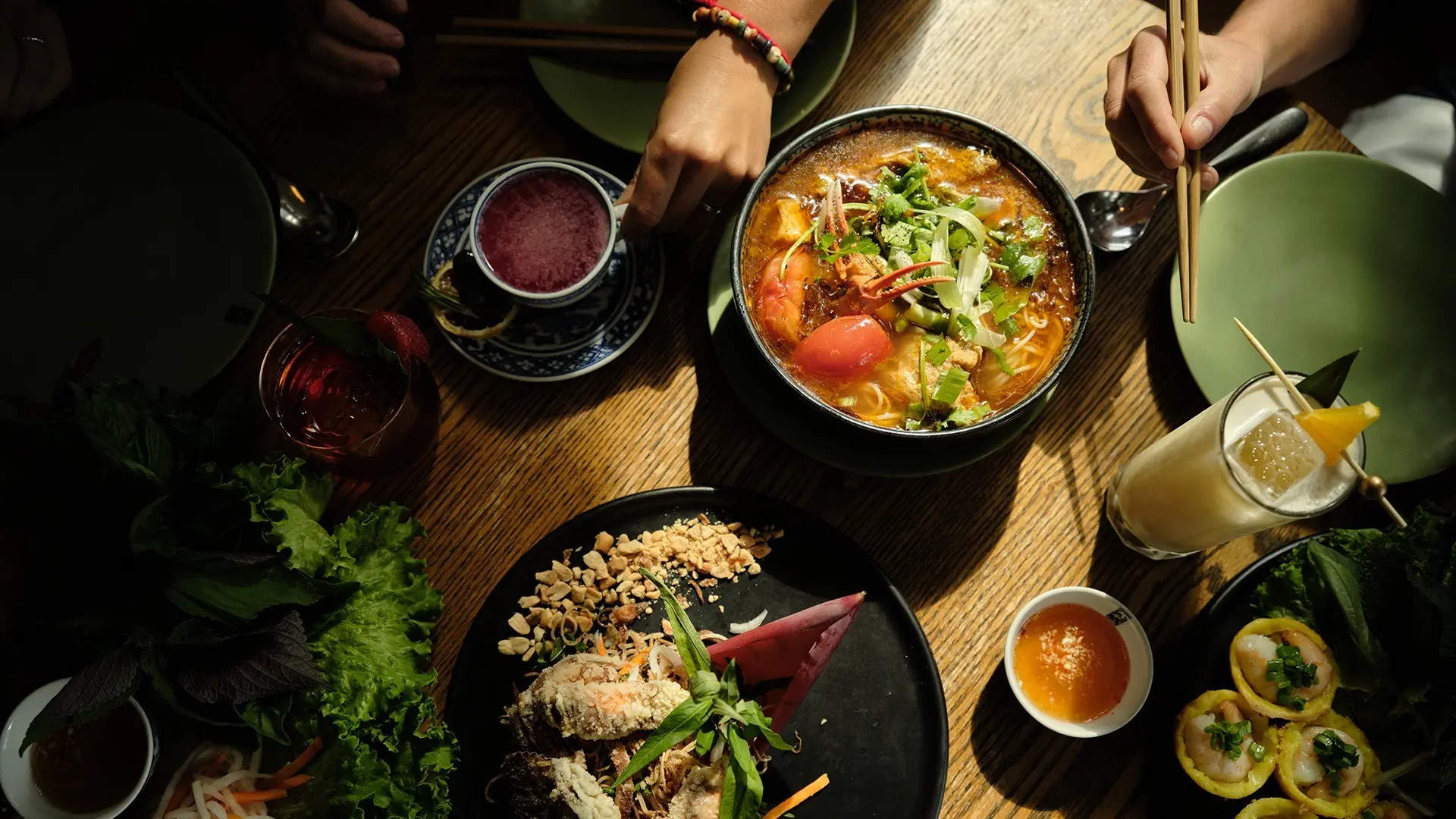 KS078-HK-Dvan2023-02279v1_Anh and Chi