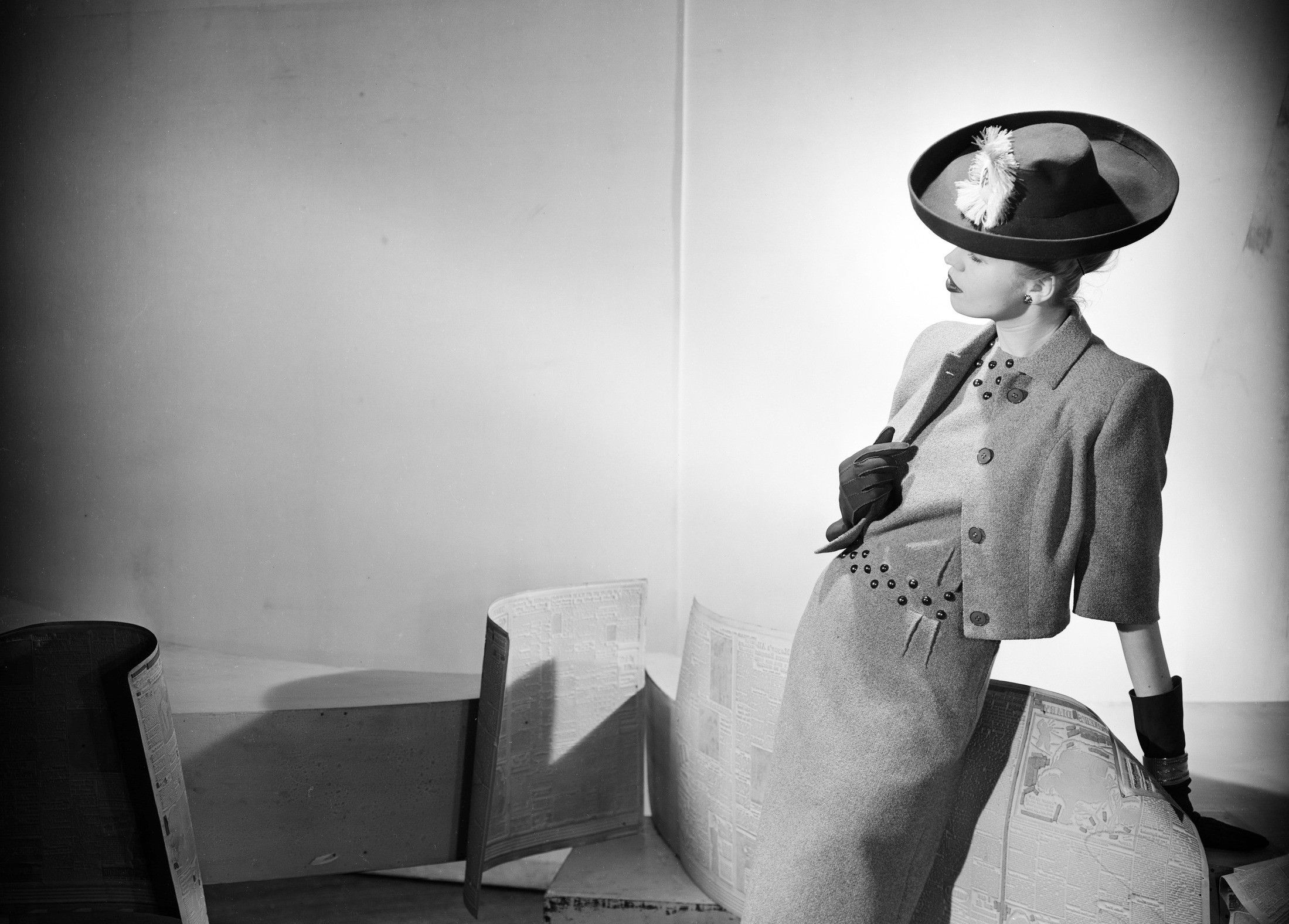 w-2199h-1576-c97a6e-Copyright_LeeMillerArchives_MORE_SHORT_CUTS,_Peter_Russell_London_England_1943