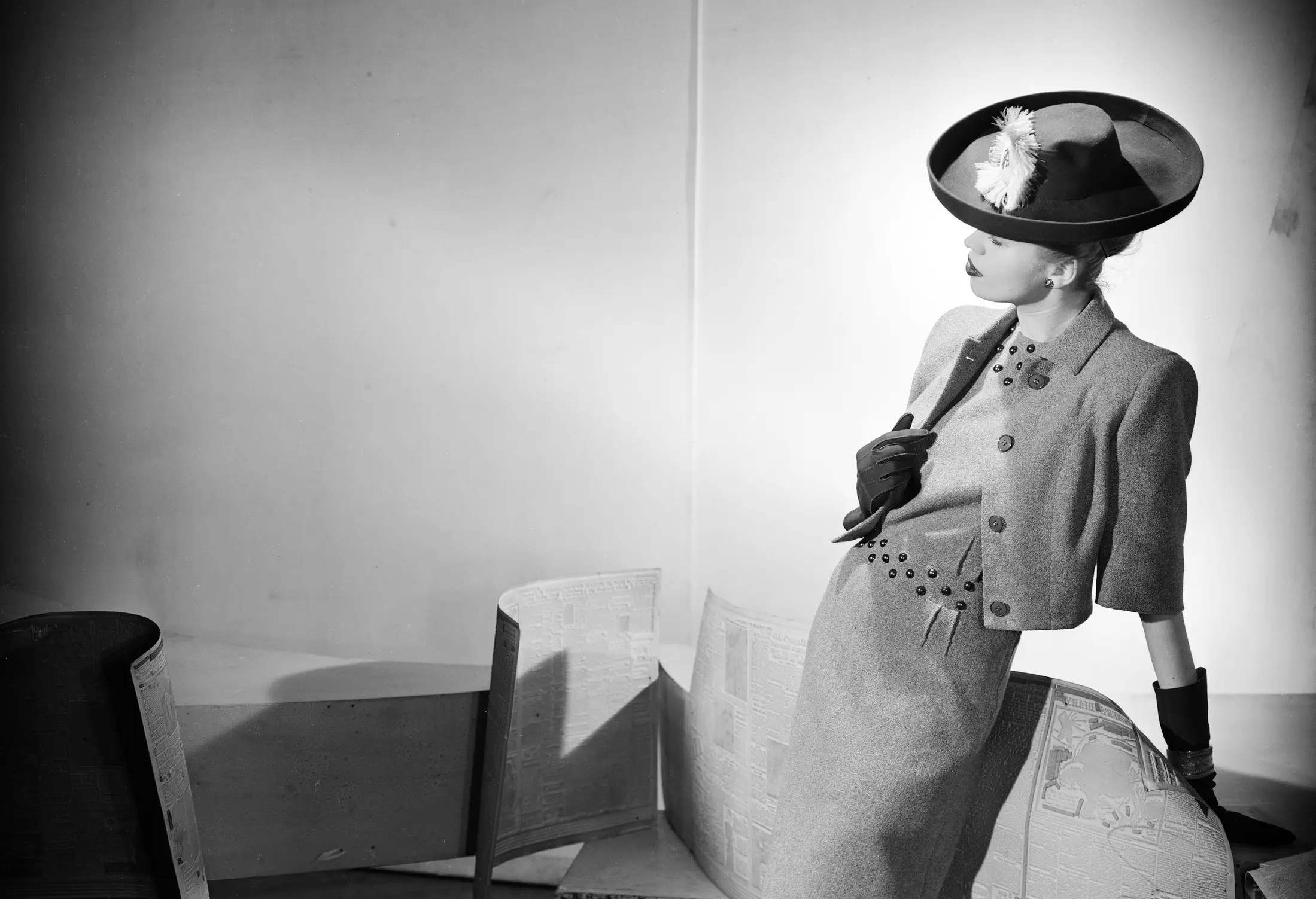 w-2199h-1576-c97a6e-Copyright_LeeMillerArchives_MORE_SHORT_CUTS,_Peter_Russell_London_England_1943