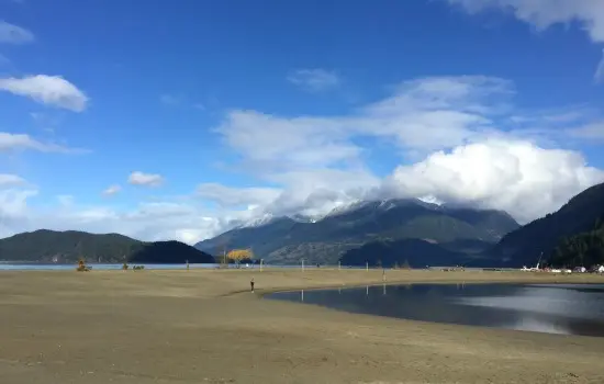 Harrison Lake | Photo: Bianca Bujan