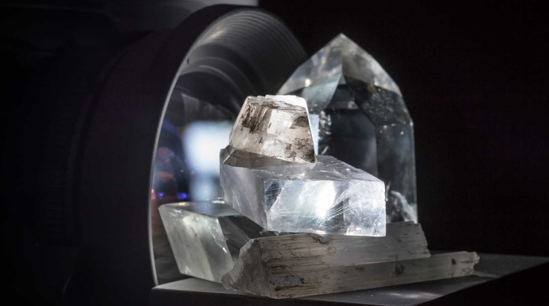 w-1847h-1030-346046-Banner---Tania-Willard---Only-Available-Light