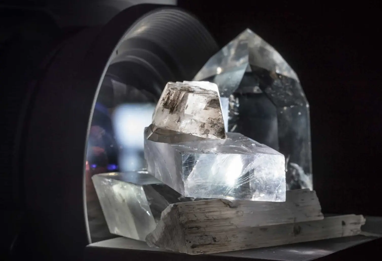 w-1847h-1030-346046-Banner---Tania-Willard---Only-Available-Light