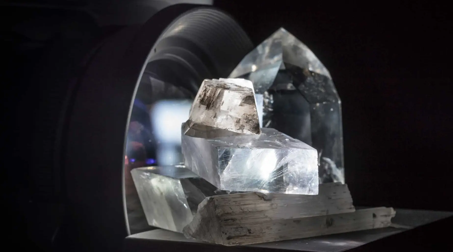 w-1847h-1030-346046-Banner---Tania-Willard---Only-Available-Light