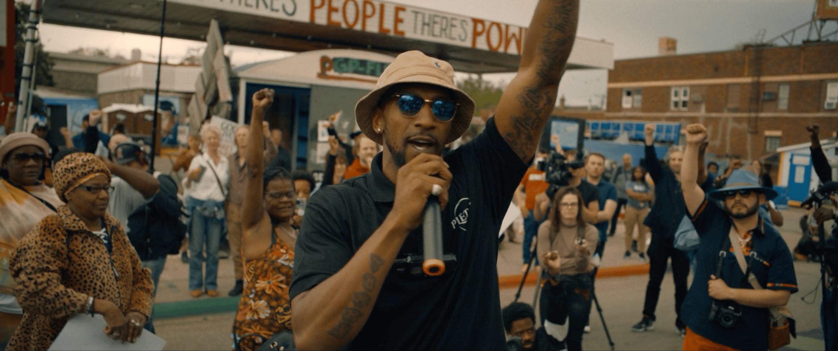 w-2864h-1199-e2a9ac-Shoot the People