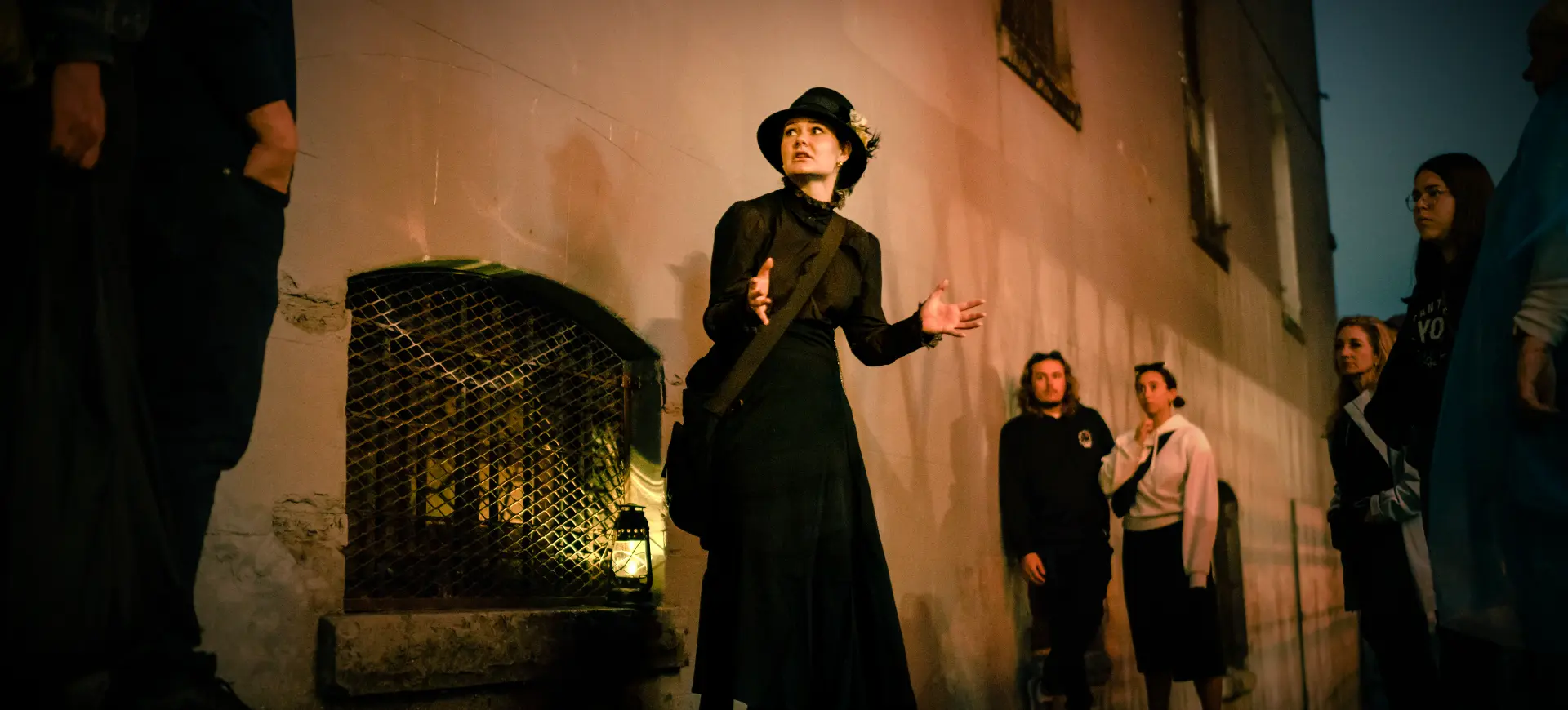 A moment of drama on the Lost Souls of Gastown Tour