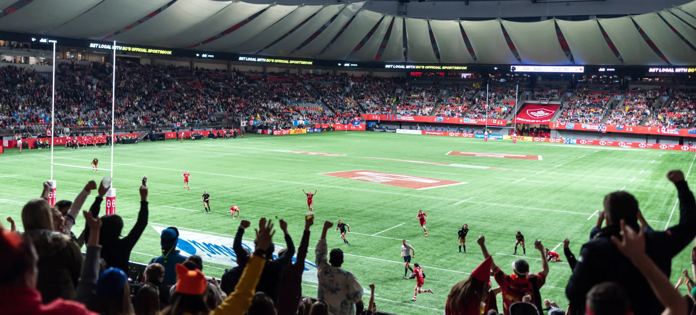 w-2996h-1685-968a29-040323-Fans-Jaclyn-153 (1)