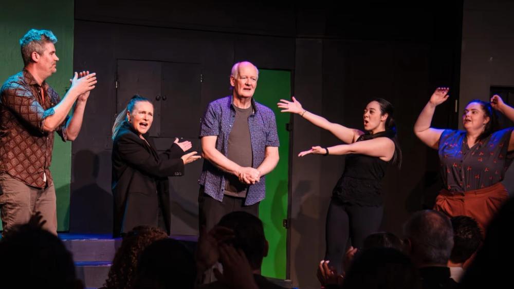 w-2048h-1152-5a1ca9-Colin-Mochrie-Vancouver-2