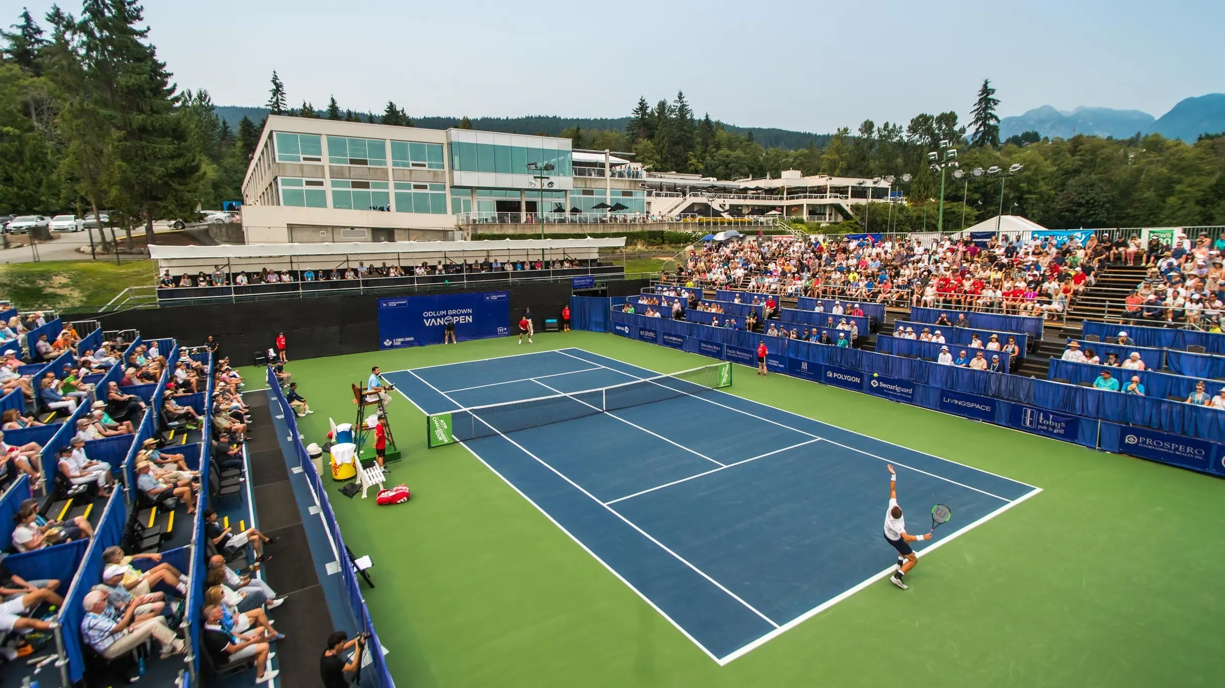 w-2387h-1342-f12627-Centre-Court-skybox-front-pic