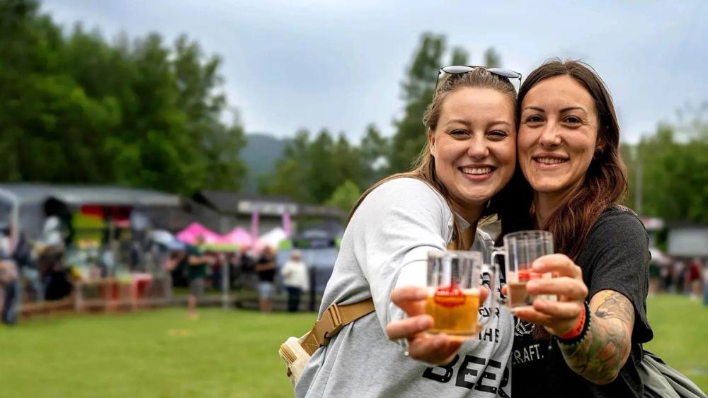 w-1358h-763-614685-beer-fest-drinks