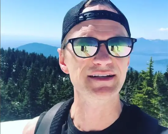 Neil Patrick Harris sings “Oh Canada” as he bids farewell to Vancouver