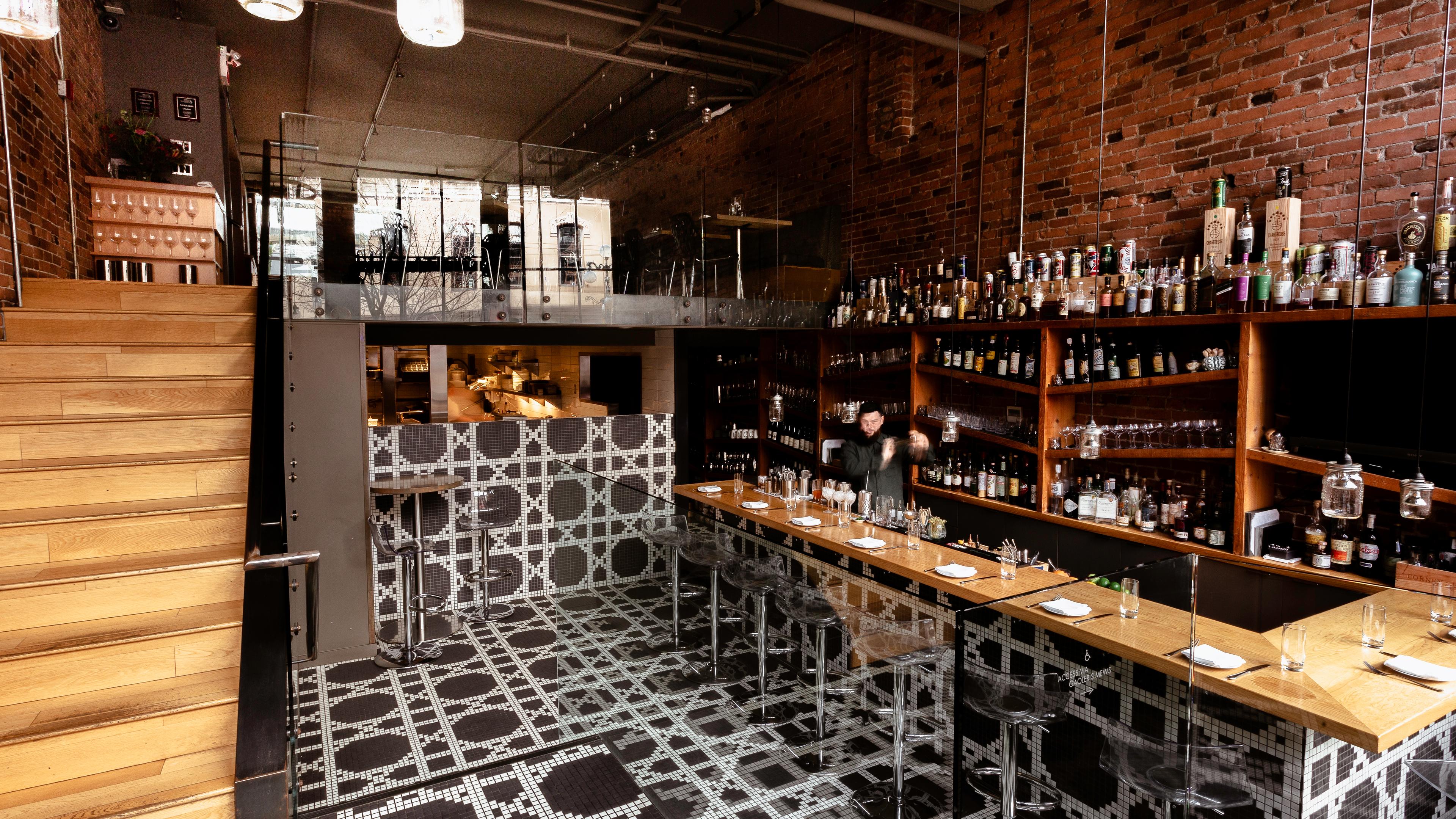 L'Abattoir - entrance and bar