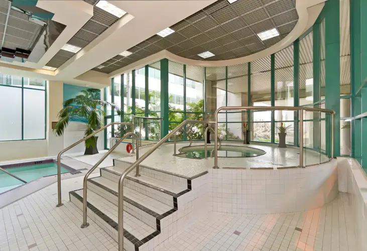 Hot tub at the Rosedale Hotel in Vancouver.
