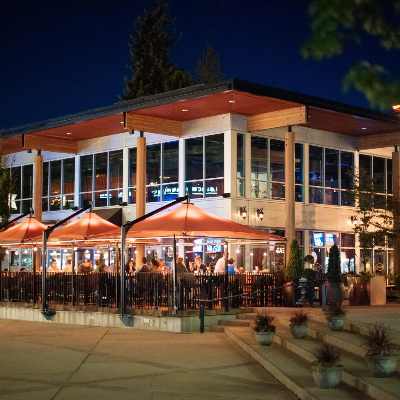 LV-from-outside_1C5F41AD-DA65-4907-9780DCF14EA6D0B8_5e9f21b8-348c-4f0a-a0919acd6b5f1099