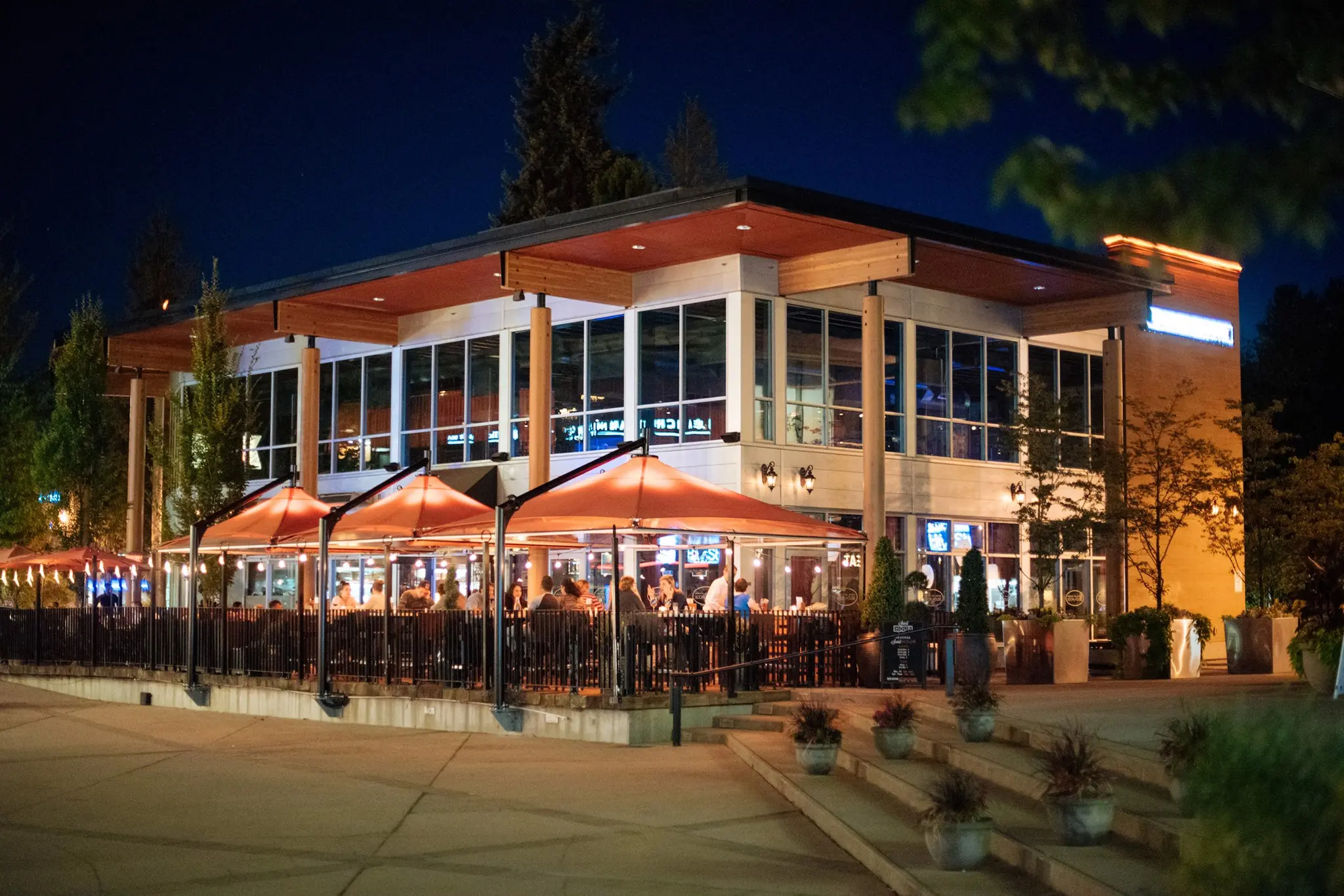 LV-from-outside_1C5F41AD-DA65-4907-9780DCF14EA6D0B8_5e9f21b8-348c-4f0a-a0919acd6b5f1099