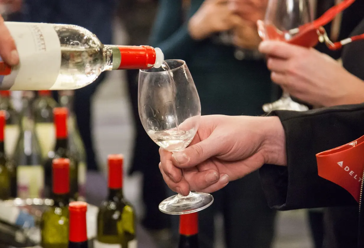 w-1498h-843-7af871-delta-pour-1