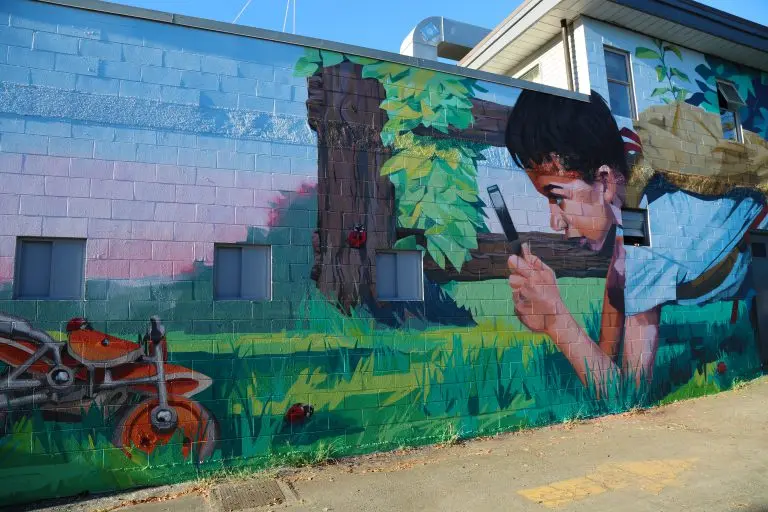 Mural by Ilya Viryachev, @GODZILYA, and James Knight @FOURHUNDREDML