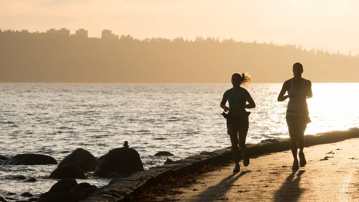 Runners on the Stanley Park Seawall