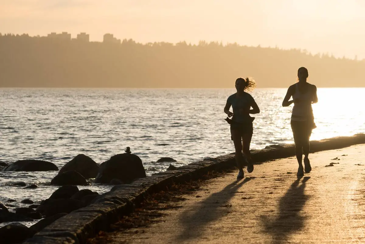 Runners on the Stanley Park Seawall