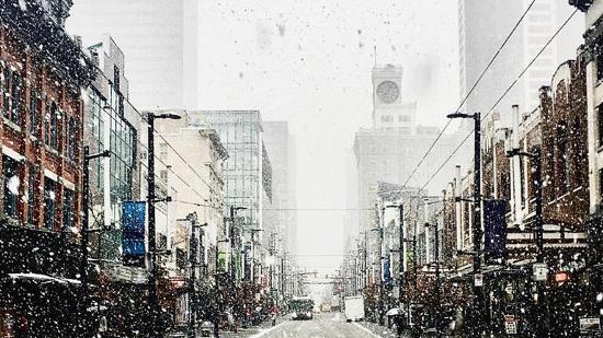 20 Ways Vancouverites Embraced The First Snowfall of Winter 2016