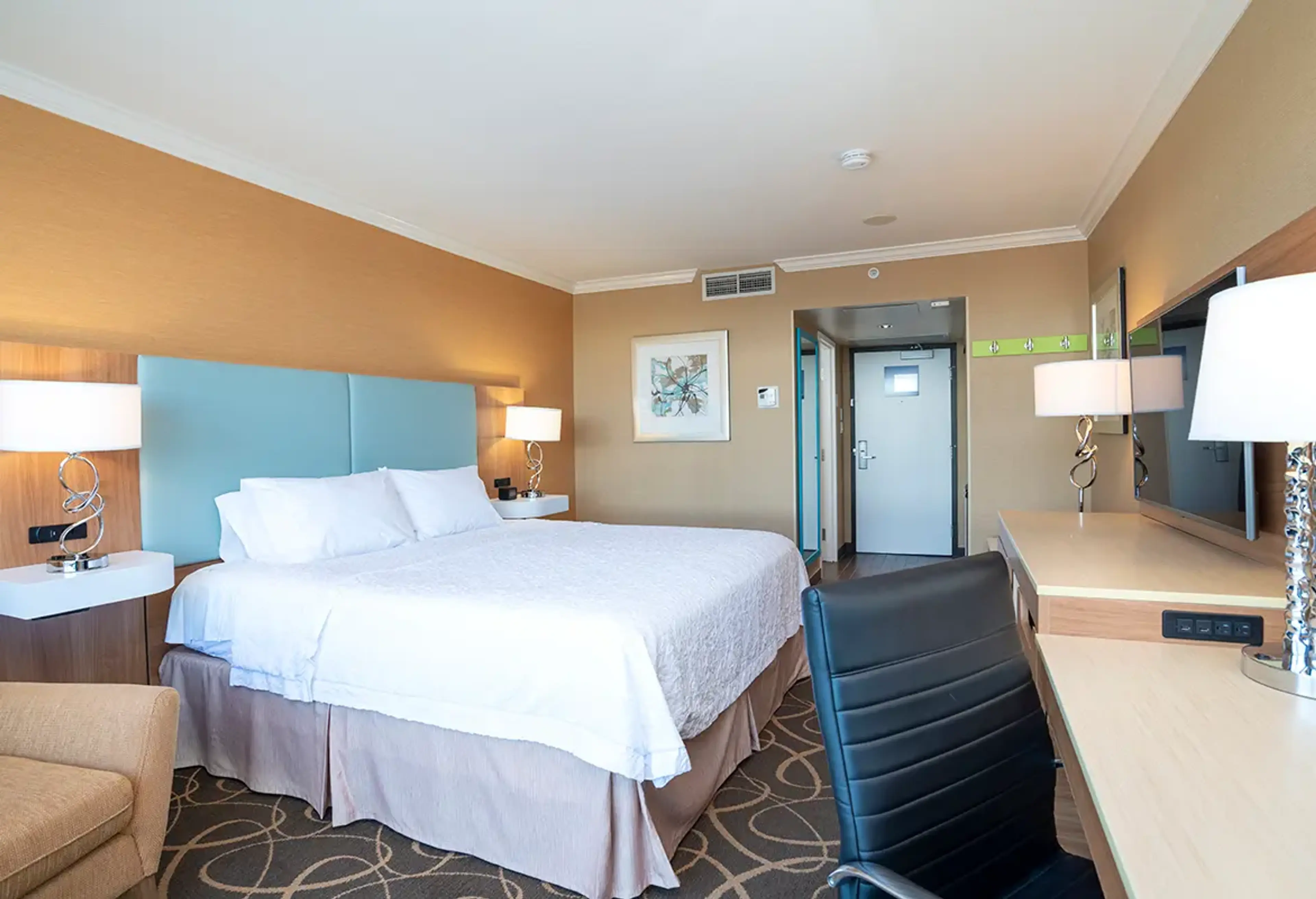 Interior photo of a hotel room at the Hampton Inn & Suites by Hilton, Downtown Vancouver.