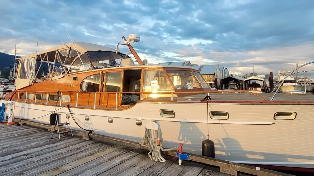 w-2667h-1500-0b17dd-Classic Boat