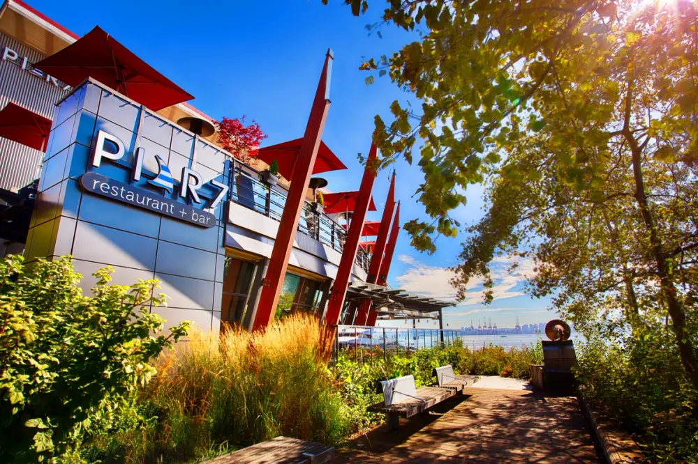 Pier 7 Restaurant + Bar