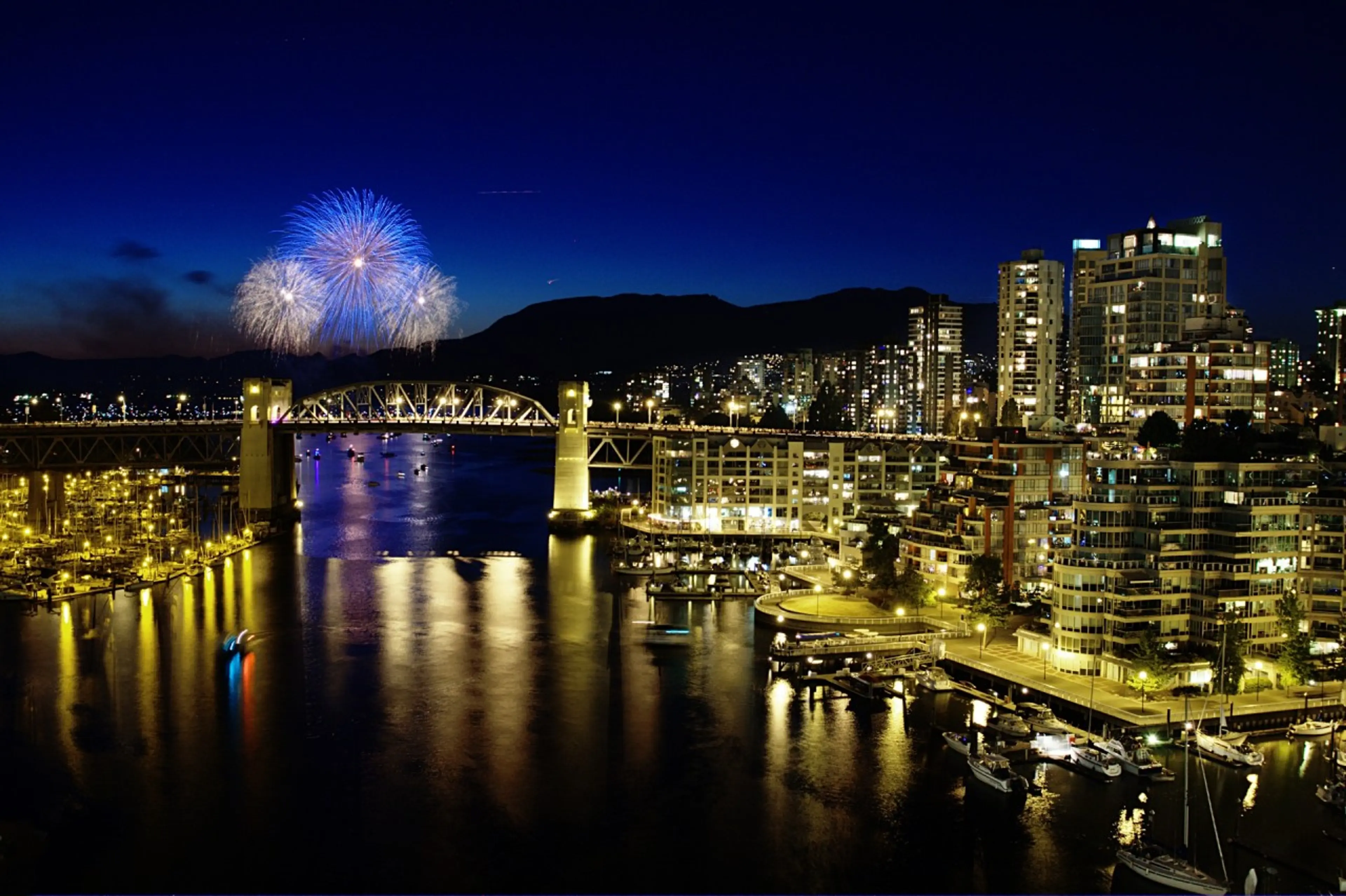 http://thistimelessmoment.com/fireworks-over-vancouver/