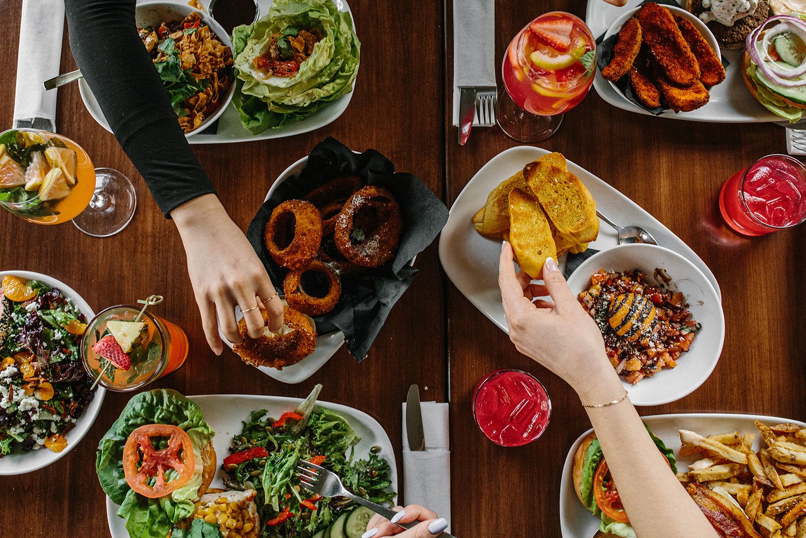 Food-DrinkTables-51_AD10162E-52D5-4103-805ED42B412A940E_85d9ad0a-2232-42df-a5cfbd71dc878ae4