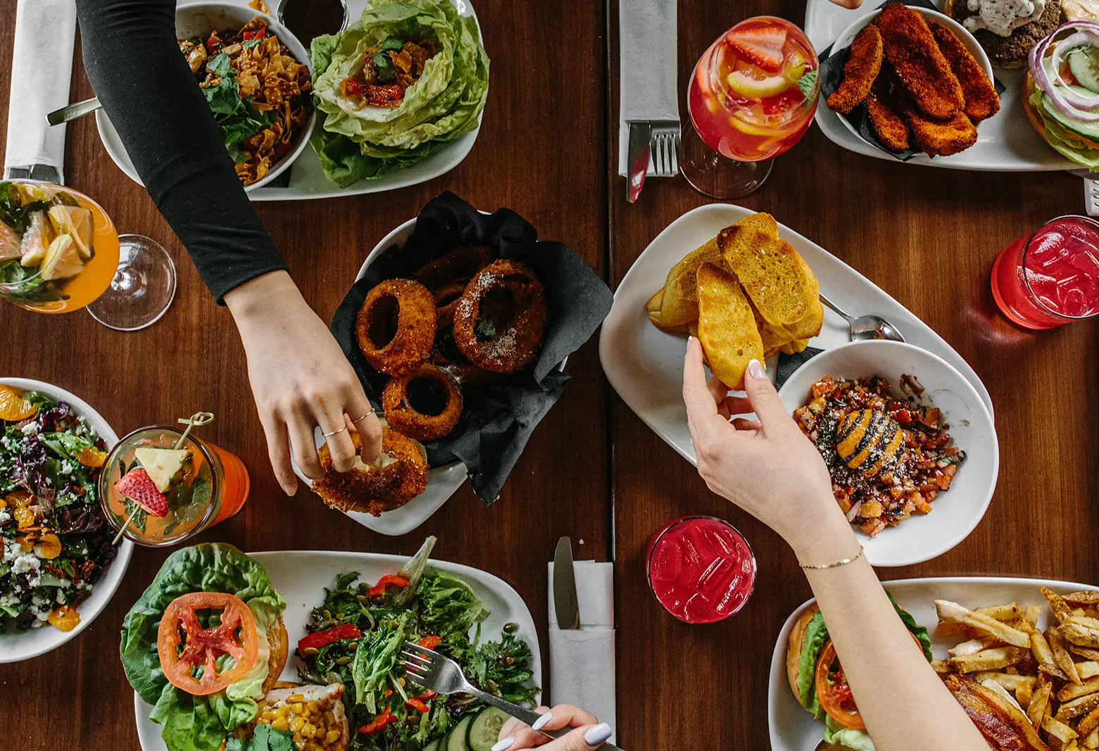 Food-DrinkTables-51_AD10162E-52D5-4103-805ED42B412A940E_85d9ad0a-2232-42df-a5cfbd71dc878ae4