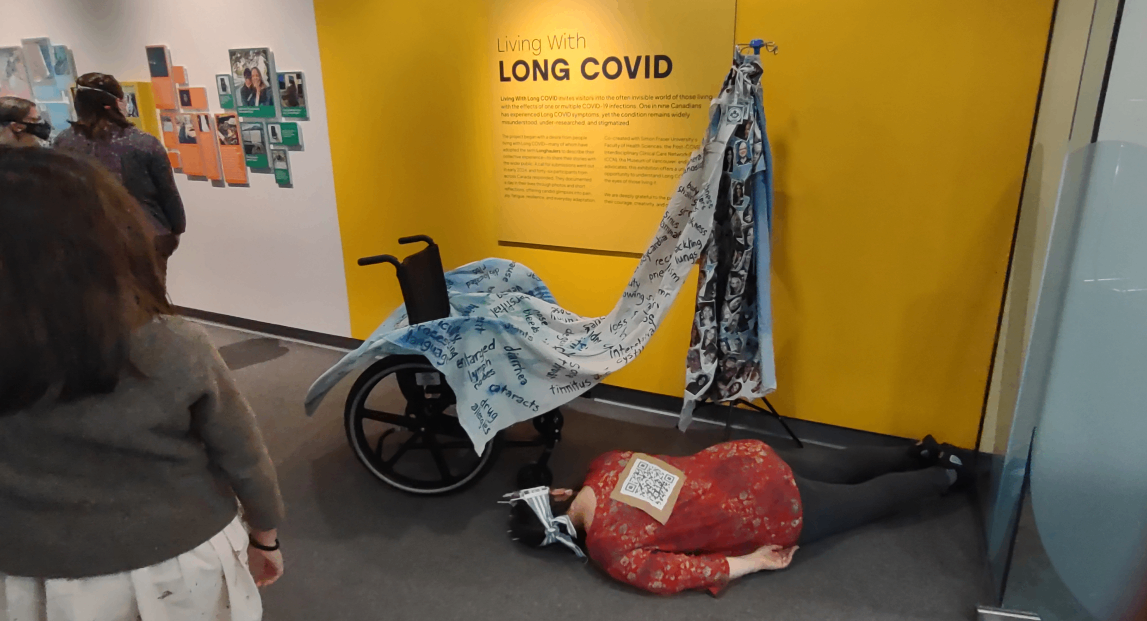 w-6641h-3600-e5ac8f-Emily van LIdth de Jeude_(dis)robe Hospital Gown performance at MOV_Oct 2025_Photo by Markus Roemer_03
