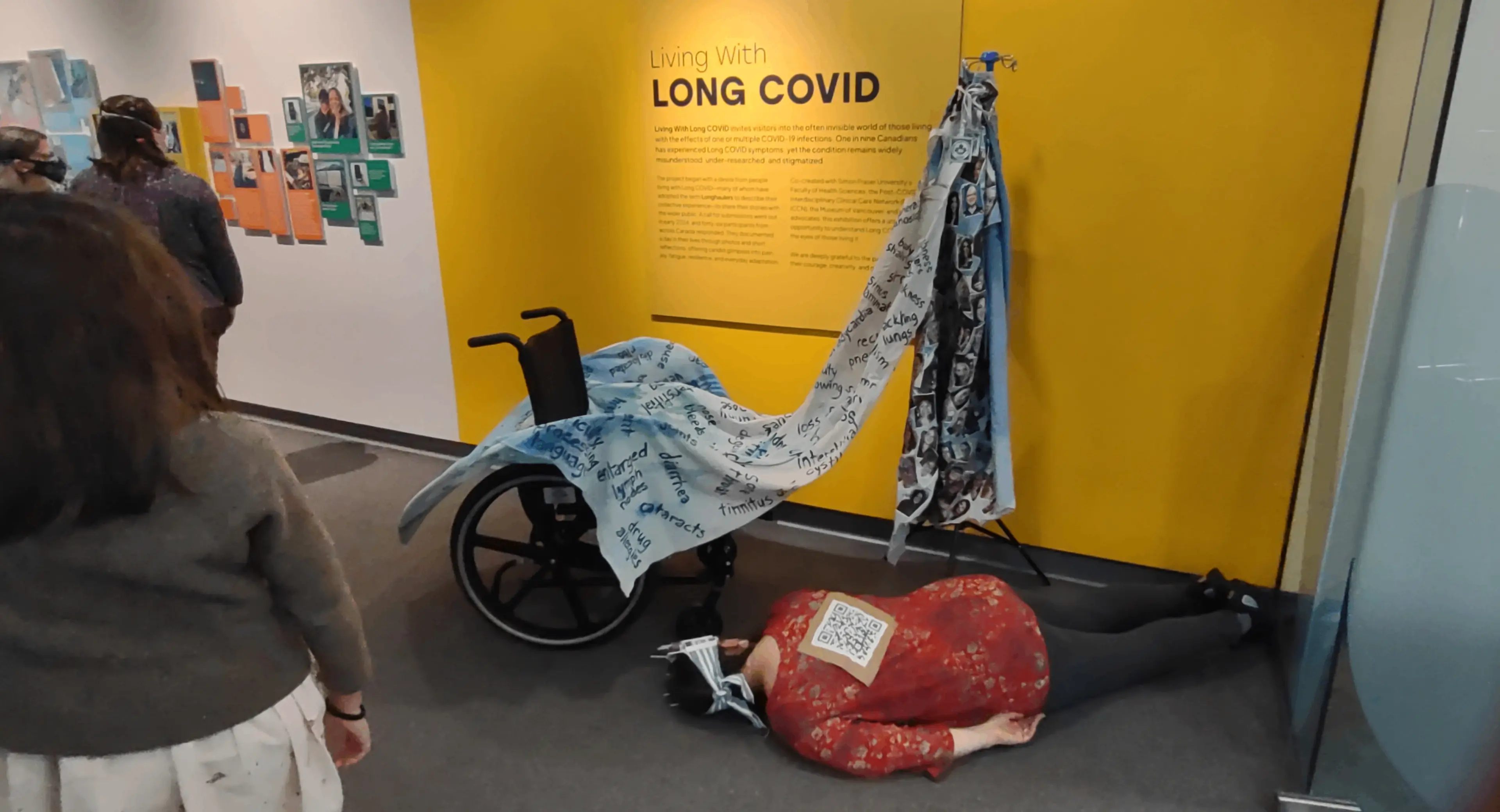 w-6641h-3600-e5ac8f-Emily van LIdth de Jeude_(dis)robe Hospital Gown performance at MOV_Oct 2025_Photo by Markus Roemer_03