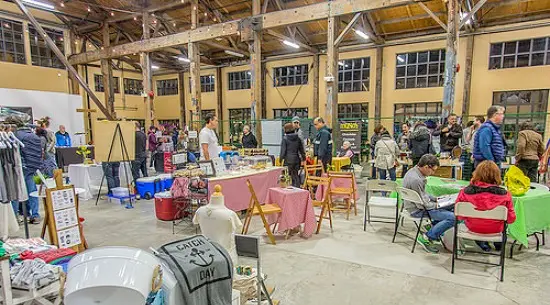 Vendors at the Shipyards Night Market | Photo: Flickr