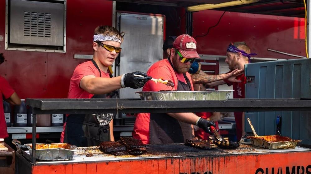 w-1079h-607-1504a8-Ribfest Langley presented by @ottercoop is stoked to have 6 of our famous Ribbers cooking up all weekend! Boss Hogs, Gator's BBQ, Prairie Smoke and Spice, Smoke Dem Bones, Guerilla Q, & Rusty's BBQ! See you (2)