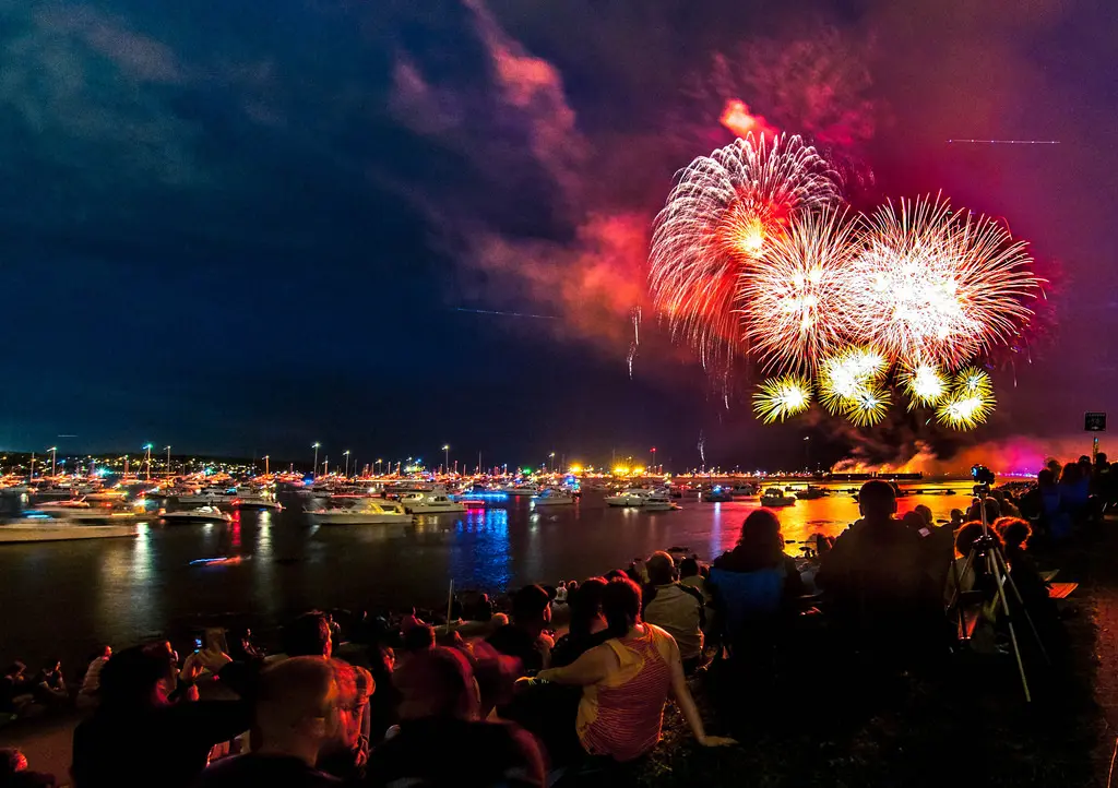 5 top tips for having the best time during the Vancouver Celebration of Light Fireworks