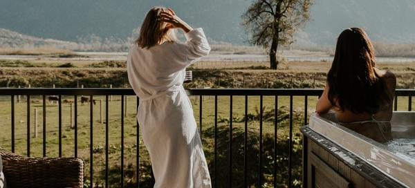 Bison Hot Tub Suites